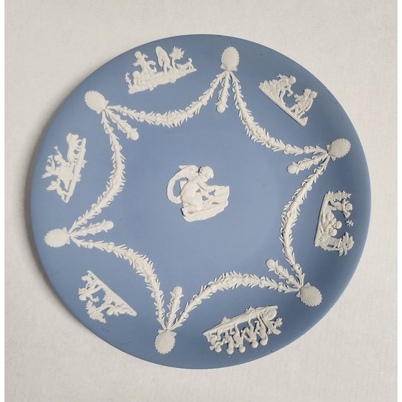 Wedgwood Jasperware Plate Blue White Cupid with Arrow Bas-Relief England 9" - Picture 2 of 5